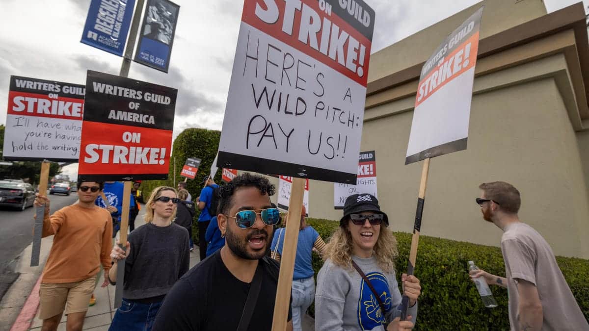 Η απεργία του συγγραφέα του Χόλιγουντ μπορεί να έχει τελειώσει, αλλά η μάχη για την τεχνητή νοημοσύνη απέχει πολύ από το τέλος
