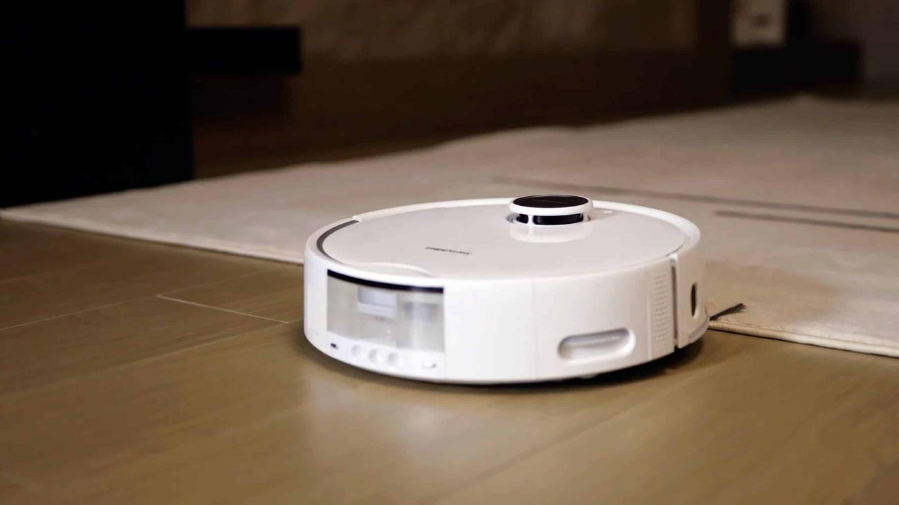 Η νέα ηλεκτρική σκούπα ρομπότ της SwitchBot μπορεί να σφουγγαρίζει για μέρες με ατελείωτη πρόσβαση στο νερό