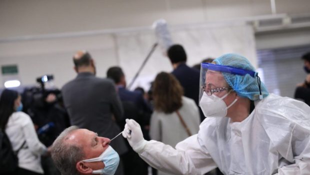 Κοροναϊός: Όλα όσα ξέρουμε για τις υποπαραλλαγές Eris και Pirola - Οι προβλέψεις για το φθινόπωρο