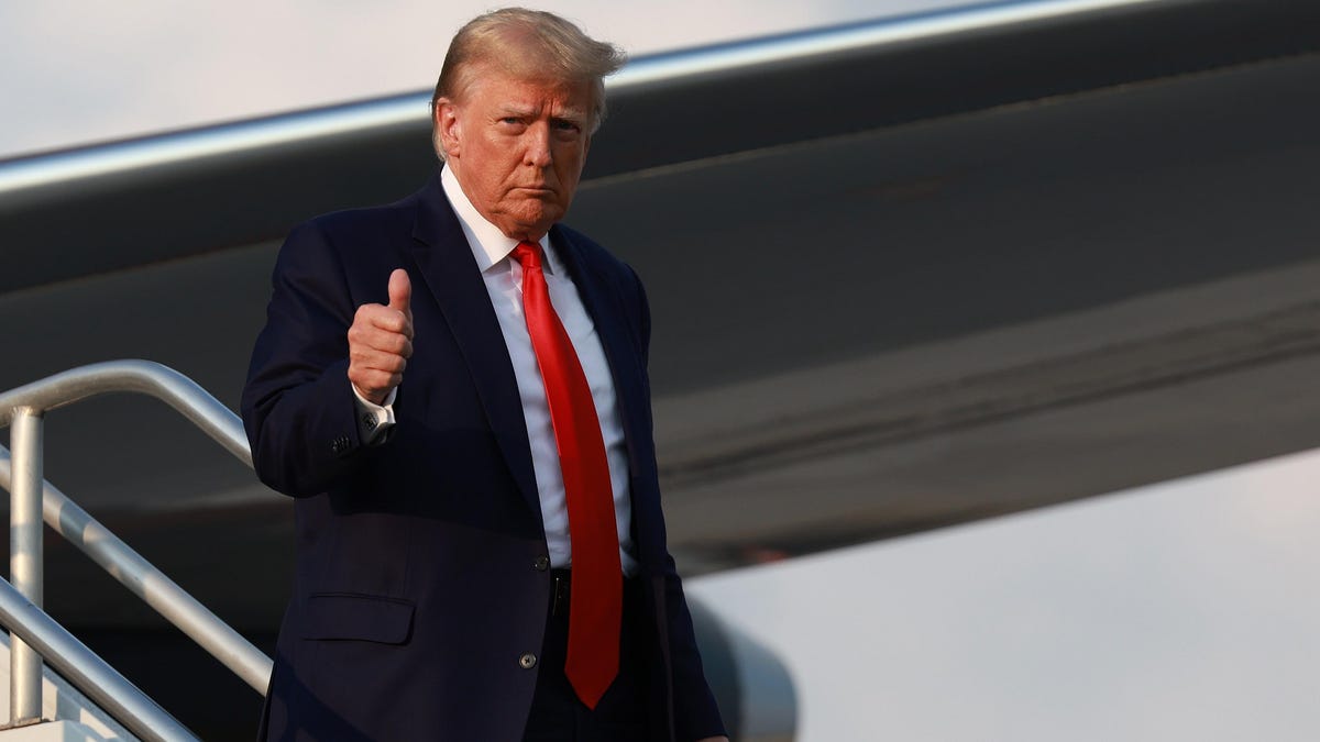 Ο Τζακ Σμιθ λέει ότι οι αναρτήσεις κοινωνικής αλήθειας του Τραμπ θα μπορούσαν να προκαταλάβουν την κριτική επιτροπή