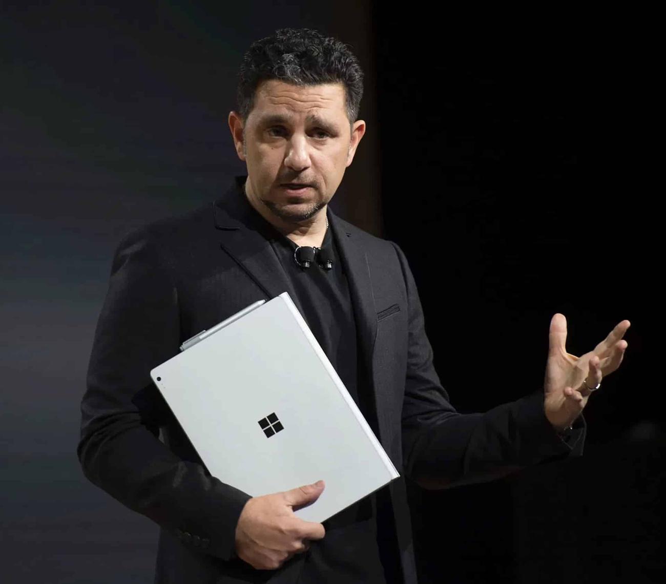 Ο επικεφαλής των Surface και Windows Panos Panay εγκαταλείπει τη Microsoft