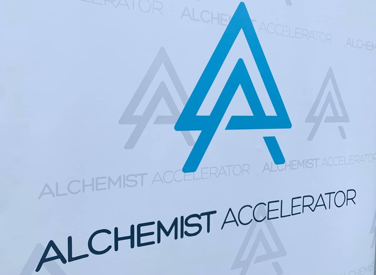 Οι πιο πρόσφατες startups της Alchemist Accelerator κυμαίνονται από sneakernet for Energy έως bots καθαρισμού ηλιακών πάνελ
