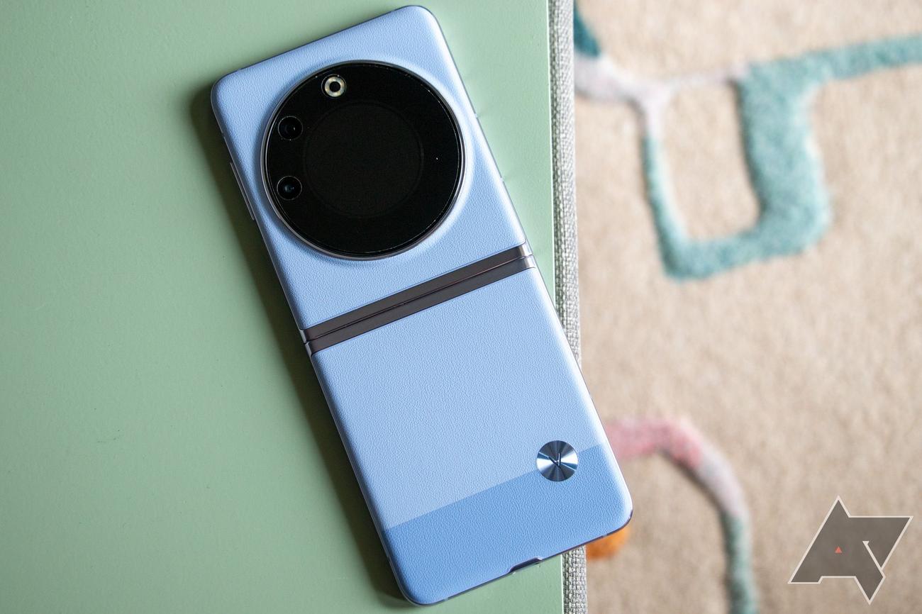 Το Tecno Phantom V Flip είναι εδώ για να φέρει τα αναδιπλούμενα τηλέφωνα στις οικονομικές μάζες
