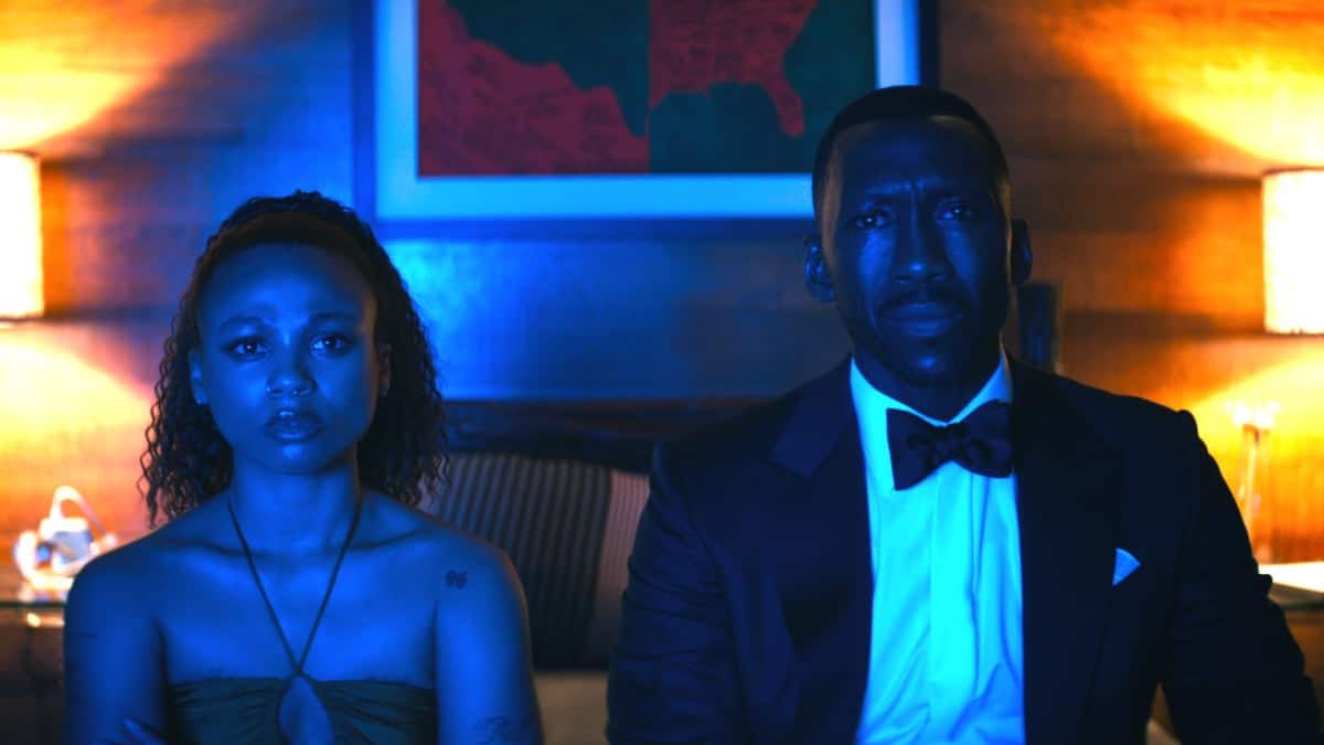 Η Mahershala Ali και η Julia Roberts αντιμετωπίζουν κυβερνοεπιθέσεις στο τρέιλερ "Leave The World Behind"
