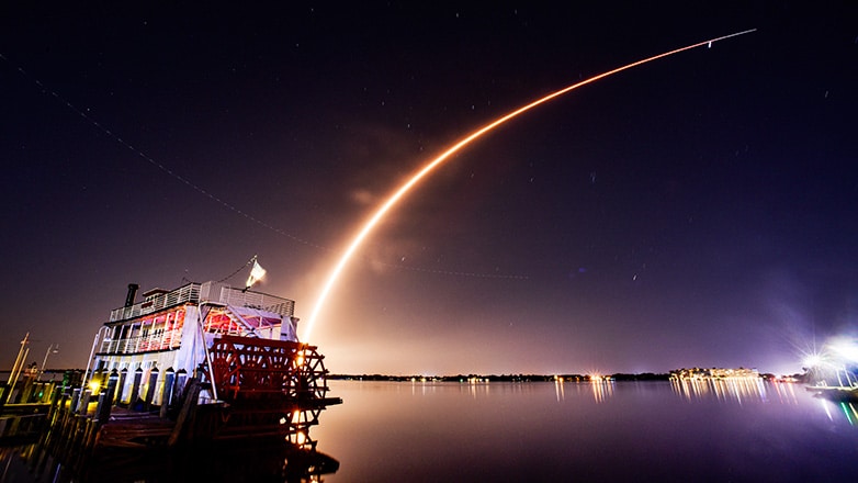 Η SpaceX υπέγραψε συμφωνία για να θέσει σε τροχιά ευρωπαϊκούς δορυφόρους