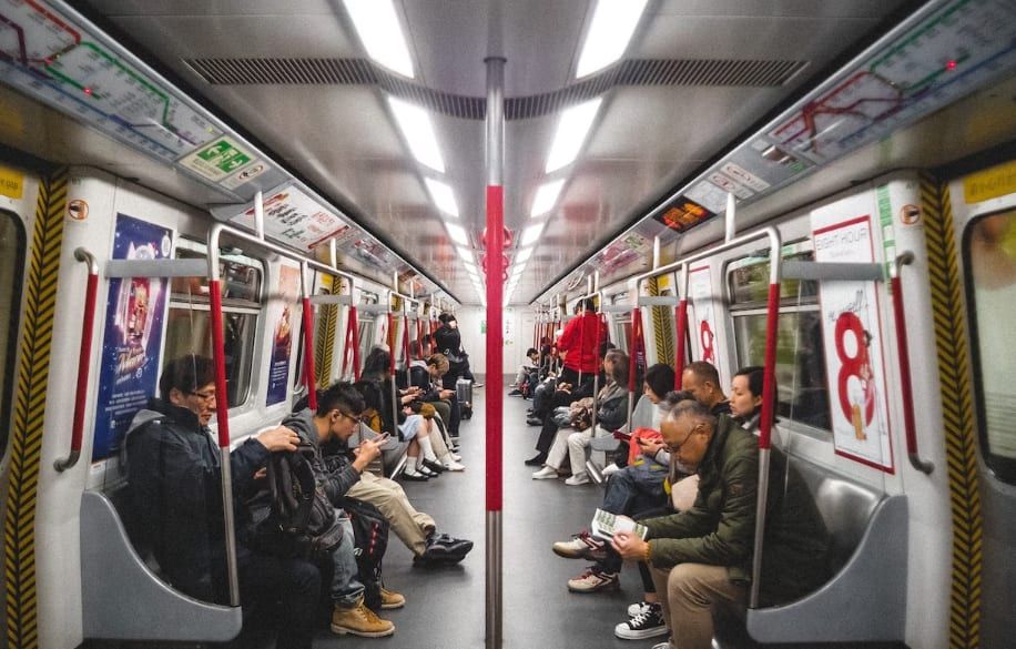 Οι 5 κορυφαίες εφαρμογές δημόσιας συγκοινωνίας που θα σας βοηθήσουν να μετακινηθείτε στην πόλη
