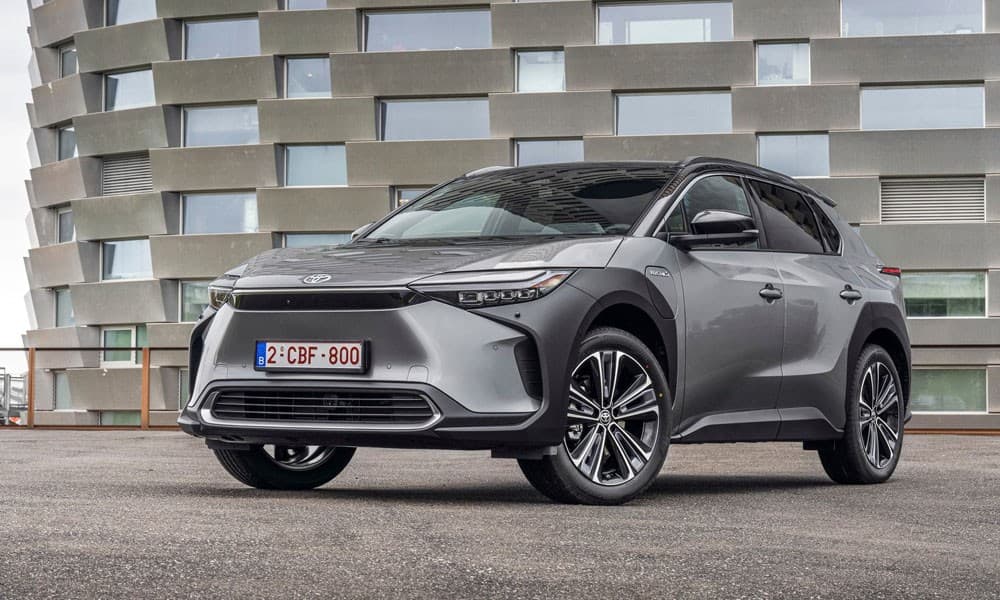 Γιατί η Toyota δεν βιάζεται ιδιαίτερα για τα ηλεκτρικά; | NewsAuto.gr