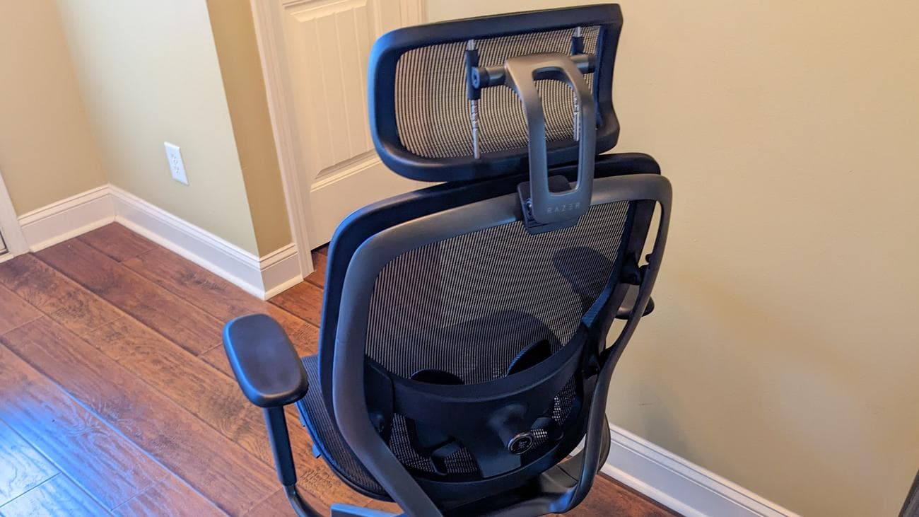 Πίσω λήψη της πλάτης και του προσκέφαλου στο Razer Fujin Pro