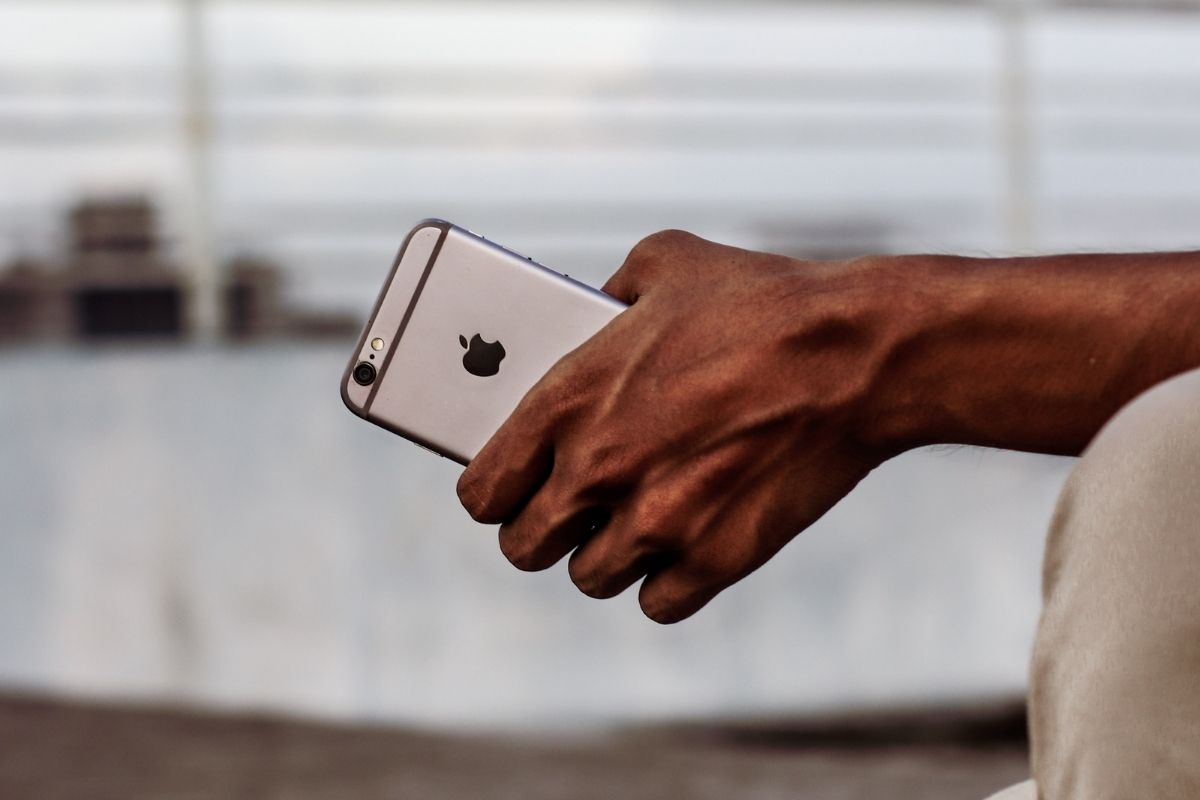 Η βρετανική αγωγή ζητά αποζημίωση έως και 1,6 δισεκατομμυρίων λιρών για το στραγγαλισμό της «μπαταρίας» του iPhone
