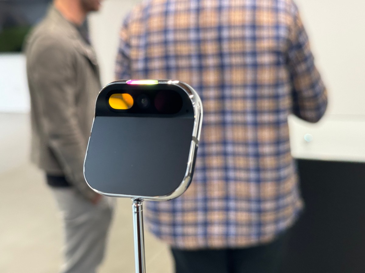 Το Ai Pin της Humane από κοντά