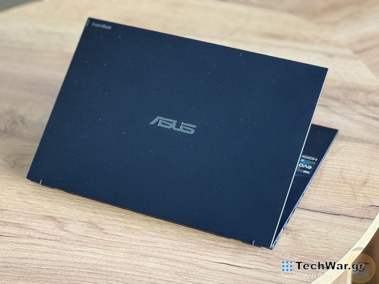 ASUS ExpertBook B9 OLED Review