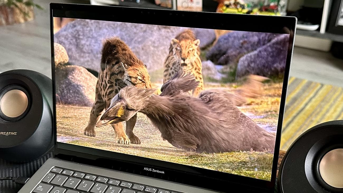 Ο αγαπημένος μου φορητός υπολογιστής της χρονιάς έχει μια τόσο εκπληκτική οθόνη OLED, που σταμάτησα να χρησιμοποιώ το iPad Pro μου, Ο αγαπημένος μου φορητός υπολογιστής της χρονιάς έχει μια τόσο εκπληκτική οθόνη OLED, που σταμάτησα να χρησιμοποιώ το iPad Pro μου, TechWar.gr