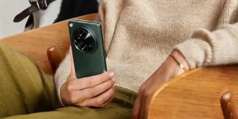 OnePlus Open: το ρήγμα αποκαλύπτει βίδες τιτανίου και ανθρακονήματα, OnePlus Open: το ρήγμα αποκαλύπτει βίδες τιτανίου και ανθρακονήματα, TechWar.gr