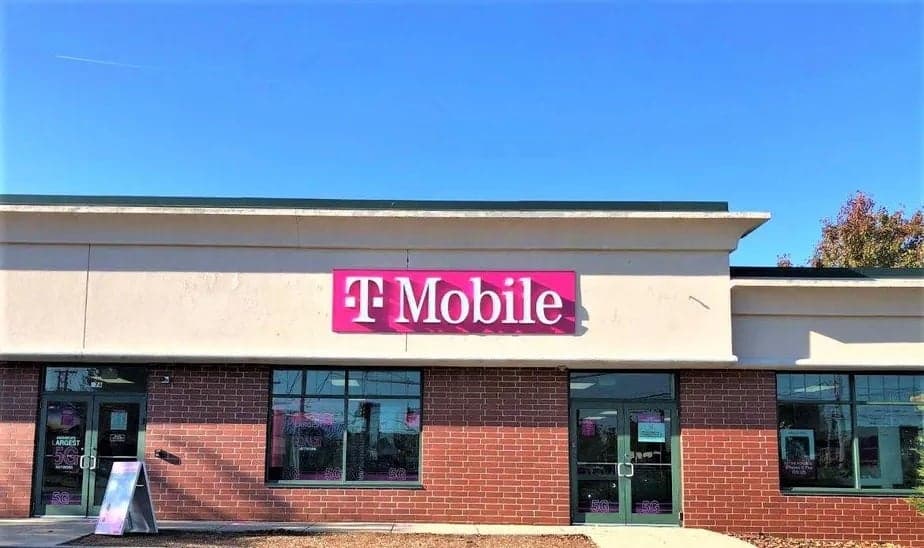 Ο εκπρόσωπος της Pushy της T-Mobile αρνήθηκε να πουλήσει στον πελάτη ένα νέο iPhone εκτός και αν αγόραζε αξεσουάρ, Ο εκπρόσωπος της Pushy της T-Mobile αρνήθηκε να πουλήσει στον πελάτη ένα νέο iPhone εκτός και αν αγόραζε αξεσουάρ, TechWar.GR
