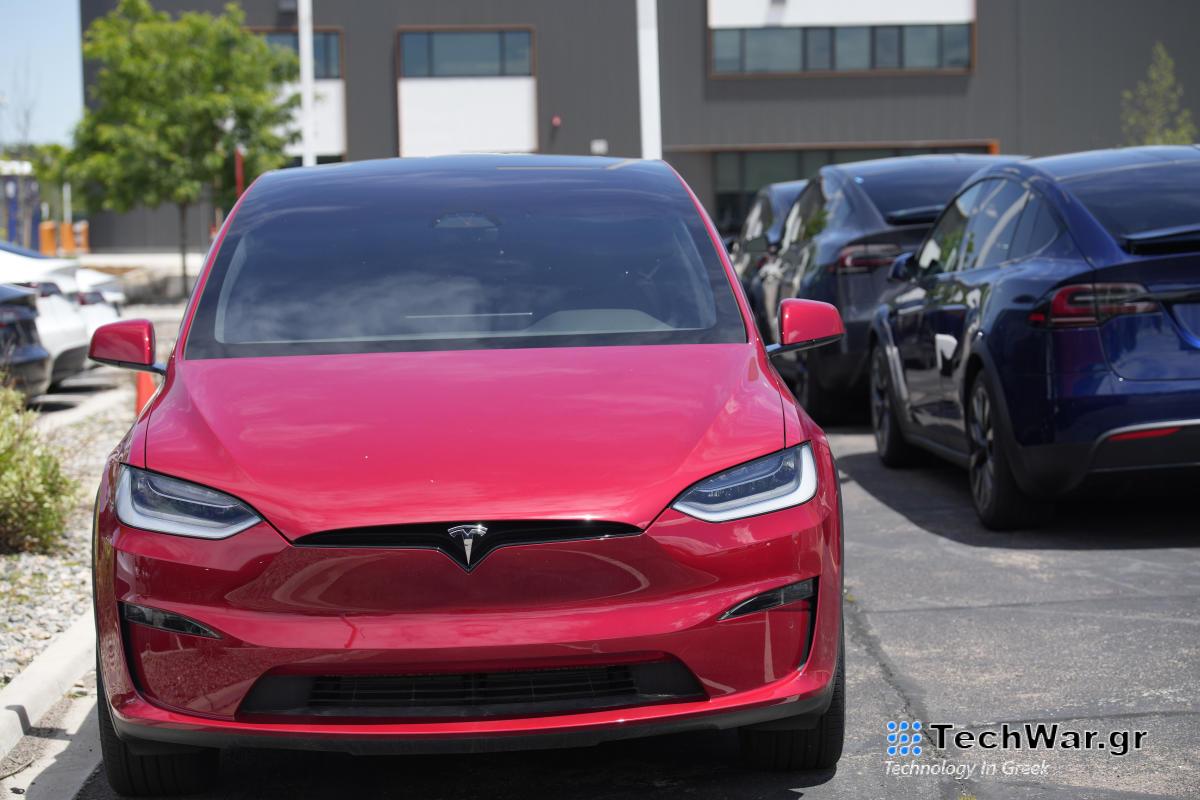 Η Tesla ανακαλεί 120.000 οχήματα στις ΗΠΑ για ένα ζήτημα ασφάλειας θυρών