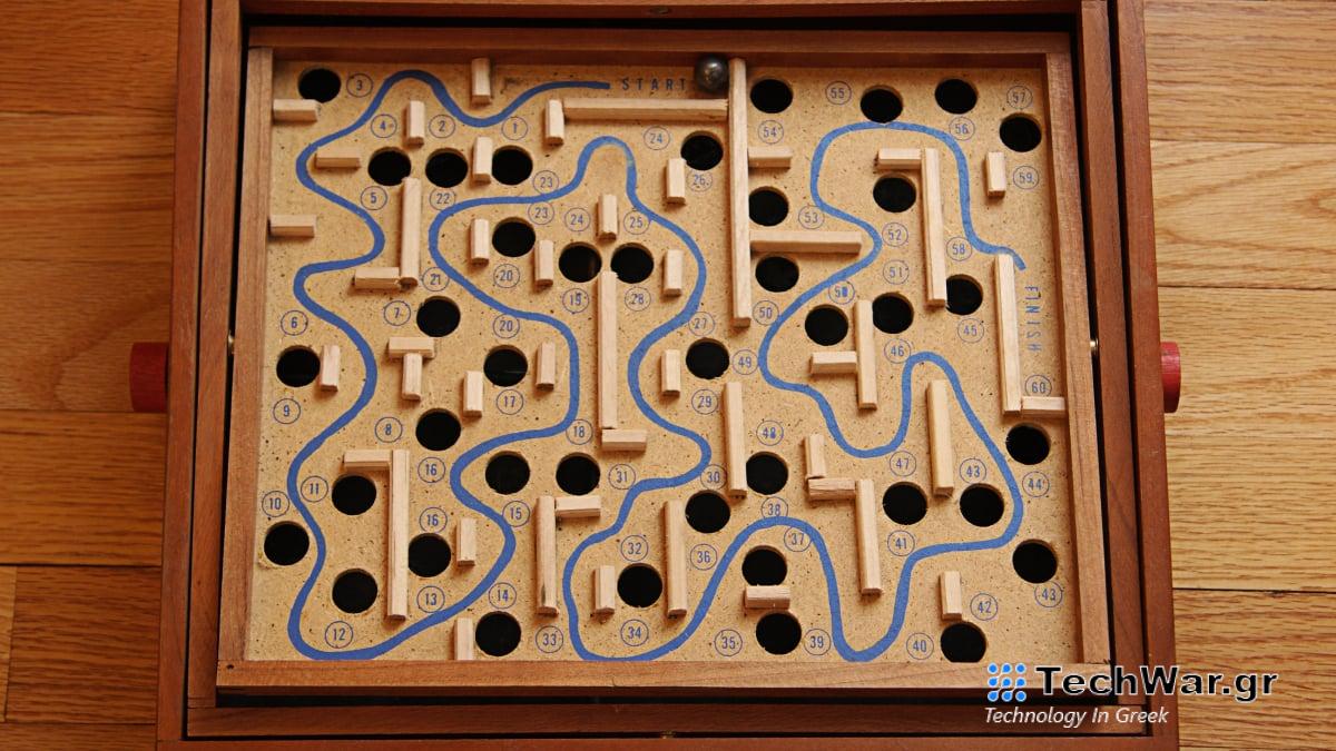 Παρακολουθήστε αυτό το ρομπότ τεχνητής νοημοσύνης να κερδίζει ένα ανθρώπινο παγκόσμιο ρεκόρ στον Λαβύρινθο, ένα παιχνίδι με ξύλινο μάρμαρο