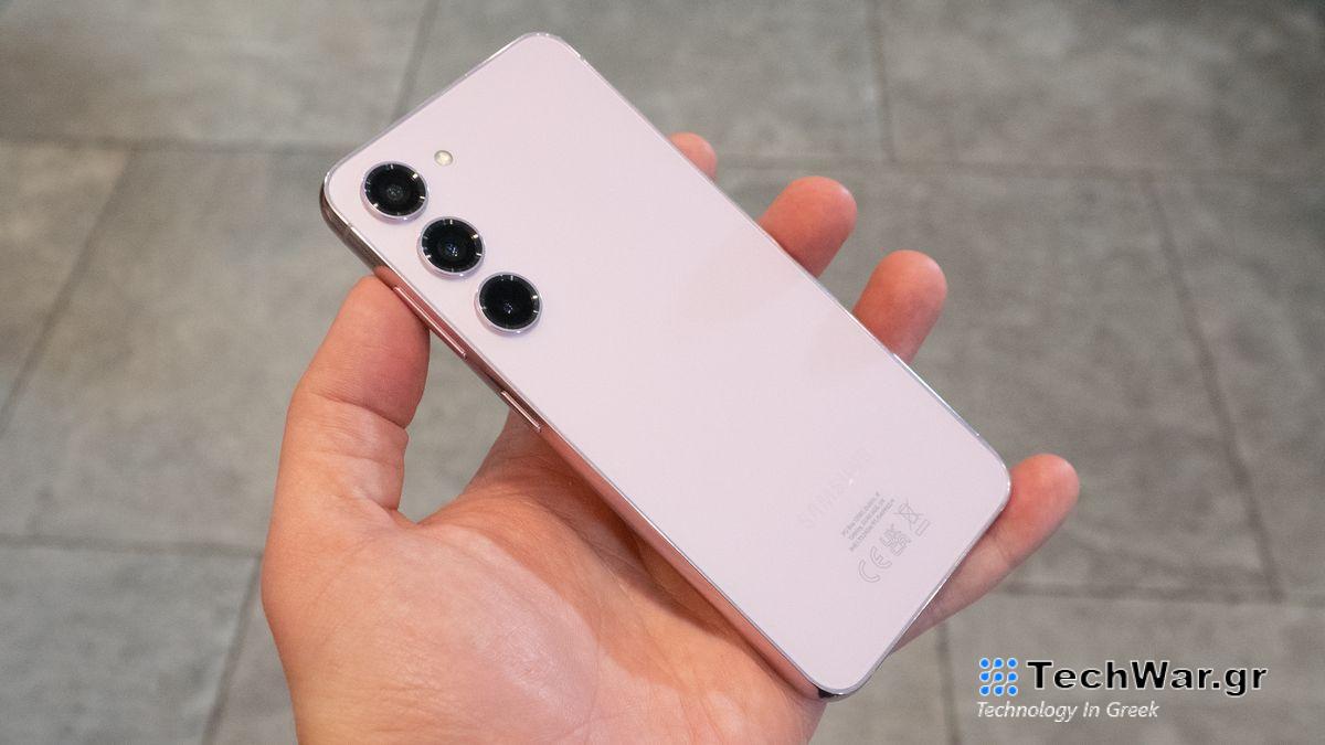 Samsung Galaxy S23 hands on back lilac