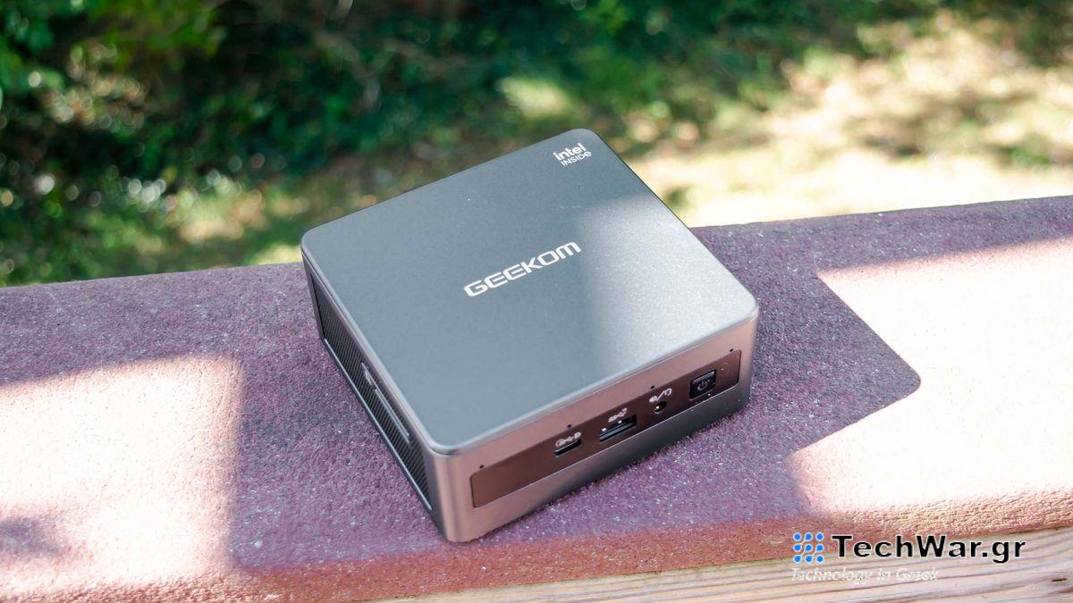 Geekom Mini IT11 placed outside