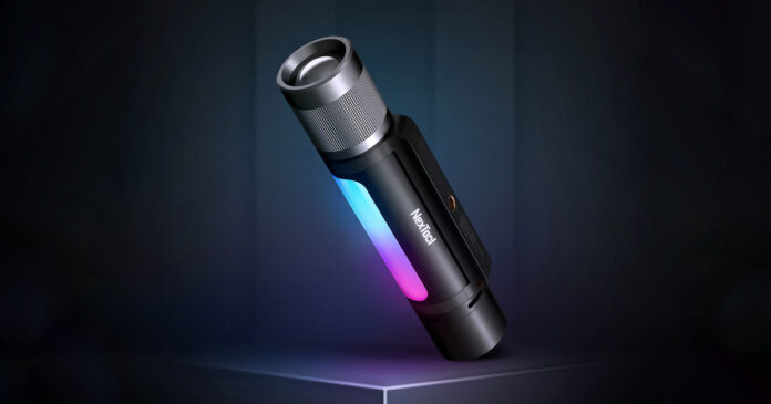 Ο φακός LED Nextool 12 σε 1 έχει μεταλάμψη 245 μέτρων και ηχείο!
