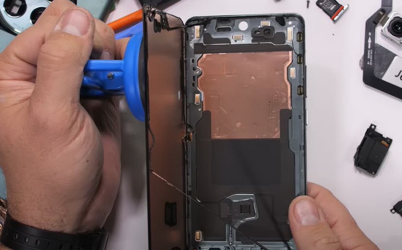To teardown του OnePlus 12 αποκαλύπτει ένα μοναδικό σύστημα ψύξης - 2024 01 25 9 32 00 - TechWar.GR