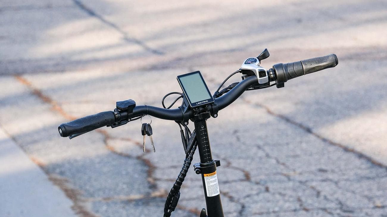 Ηλεκτρικό XP 3.0 σταθμευμένο στο δρόμο