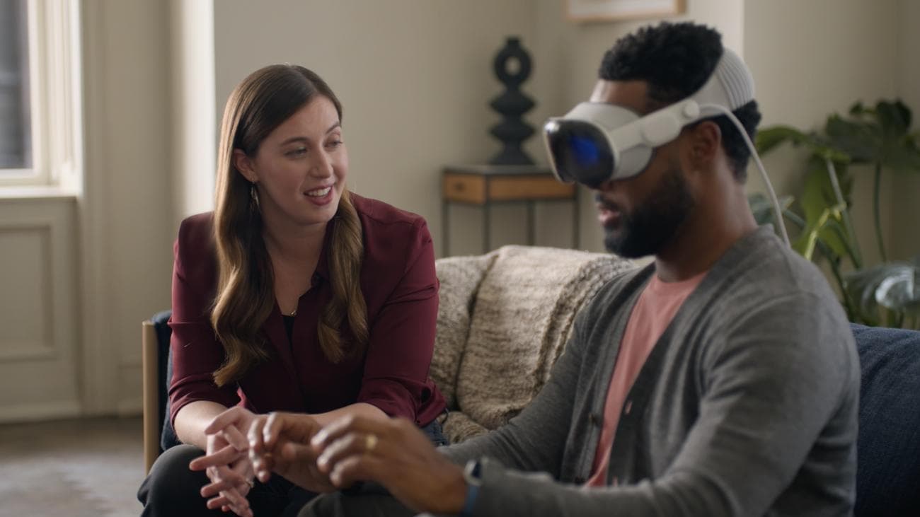 Apple Vision Pro με δύο άτομα