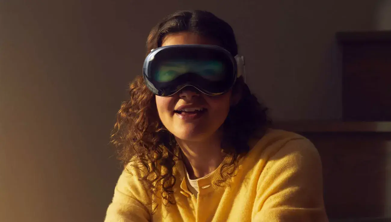 Το Apple Vision Pro δεν είναι το iPhone και αντιμετωπίζει μια απίστευτα απότομη ανηφόρα - Apple Vision Pro presence jpg.webp - TechWar.GR