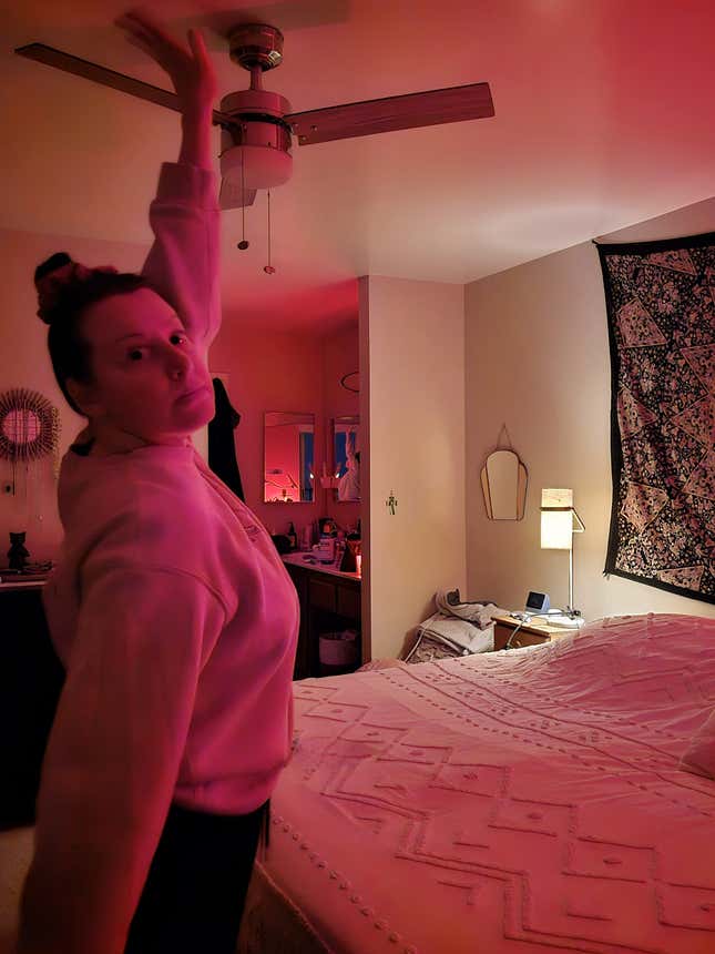 Μια φωτογραφία πριν και μετά από μια θήκη που μοντάρεται από το κρεβάτι μου. 