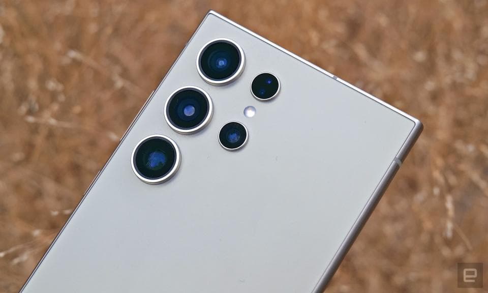 Μια προσαρμογή που έκανε η Samsung στη φωτογραφία του S24 Ultra είναι ένας τηλεφακός 5x με αισθητήρα υψηλότερης ανάλυσης 50 MP αντί για ζουμ 10x όπως στο προηγούμενο μοντέλο.