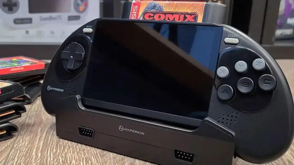 Χειρός παιχνιδιών Hyperkin Mega 95 για αναπαραγωγή αυθεντικών παιχνιδιών SEGA, Χειρός παιχνιδιών Hyperkin Mega 95 για αναπαραγωγή αυθεντικών παιχνιδιών SEGA, TechWar.GR