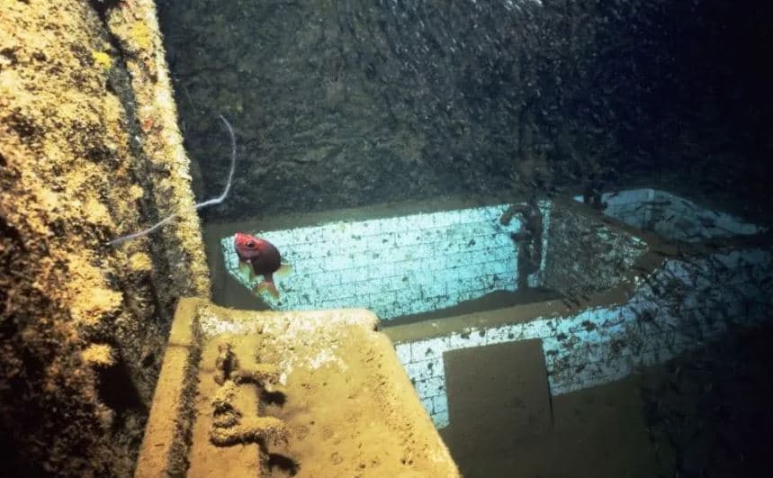 Το υποβρύχιο νεκροταφείο κάτω από έναν επίγειο παράδεισο, Το υποβρύχιο νεκροταφείο κάτω από έναν επίγειο παράδεισο, TechWar.GR