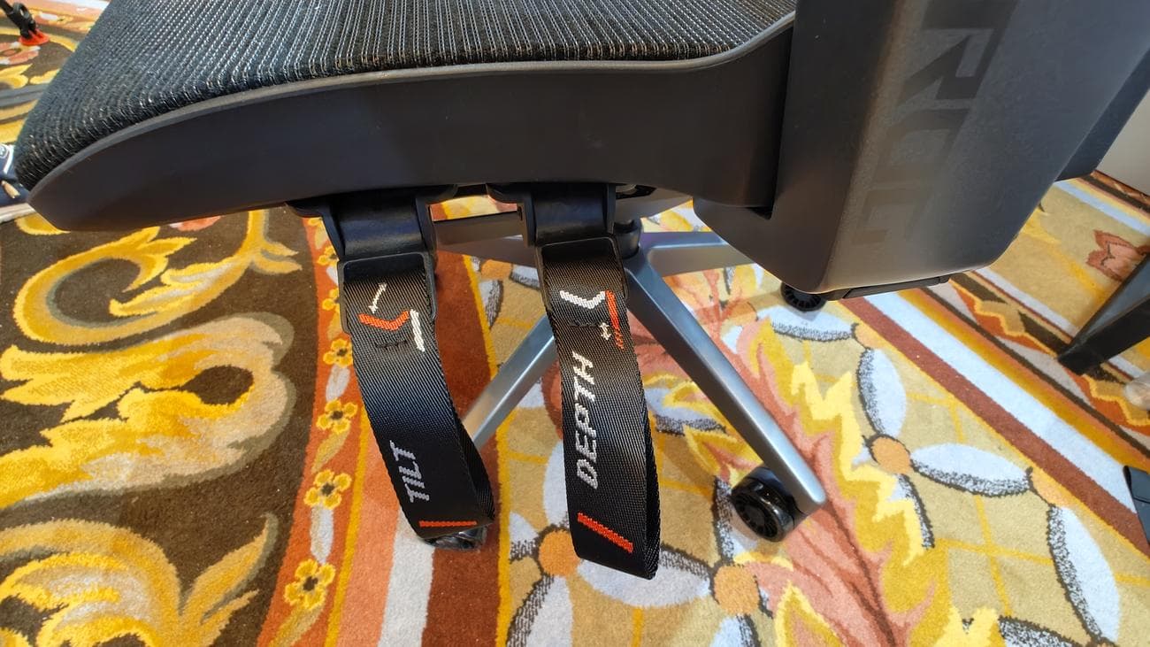 Οι ιμάντες ρύθμισης στο Asus ROG Destrier Ergo