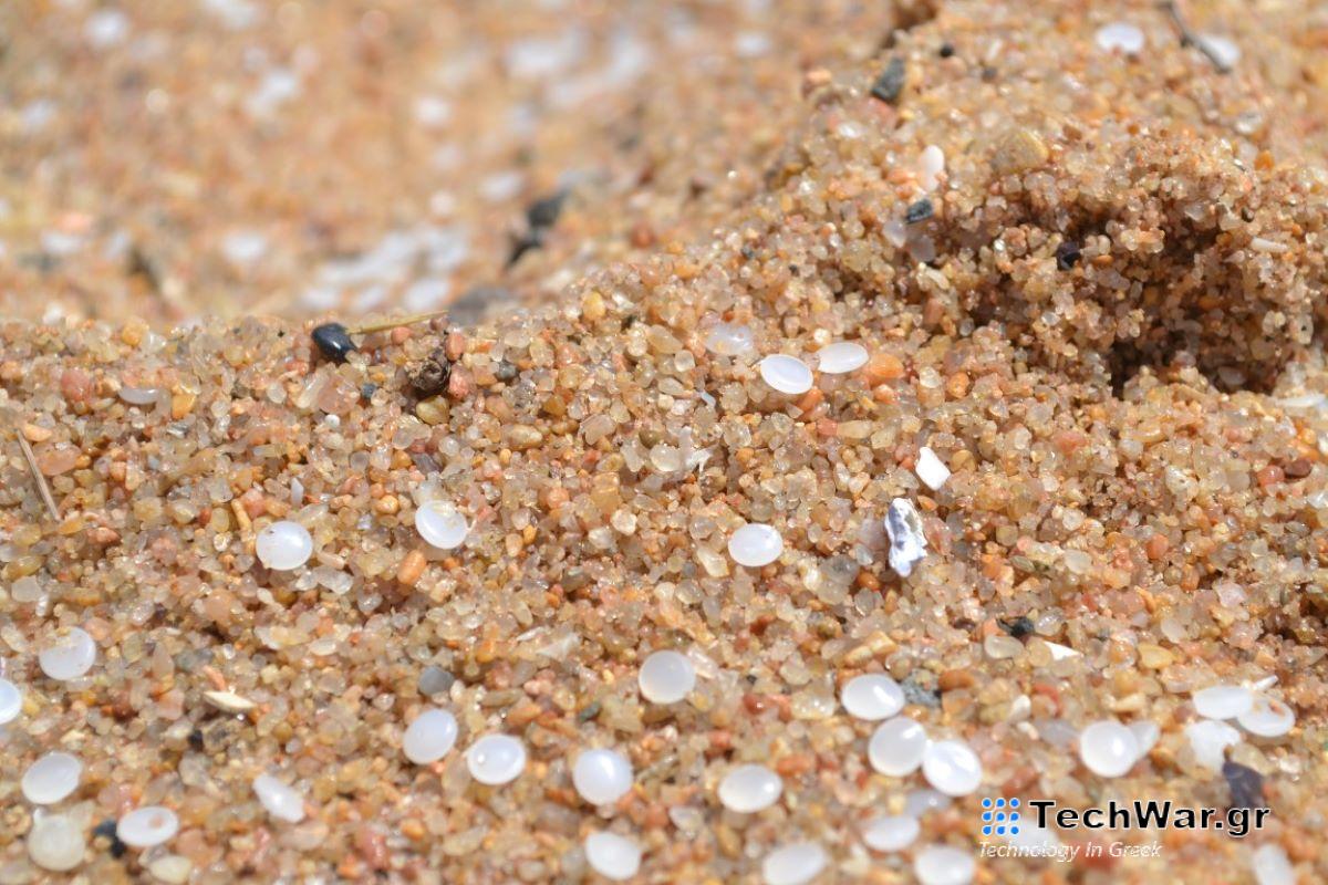 Τα δάκρυα γοργόνας (mermaid tears) όπως ονομάζονται αυτά τα πλαστικά σφαιρίδια χρησιμοποιούνται για την παραγωγή καθημερινών αντικειμένων από μπουκάλια νερού έως σακούλες για ψώνια.