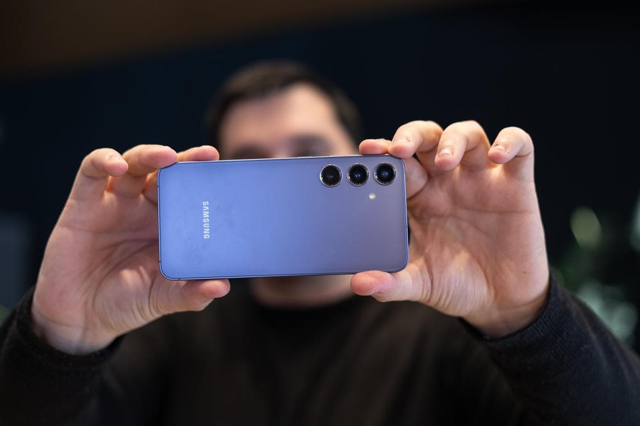 Χαμογέλα για την κάμερα!  (Image Credit - PhoneArena) - Να γιατί πρέπει να παραλείψετε το Galaxy S24 Ultra και να αποκτήσετε το Galaxy S24 Plus