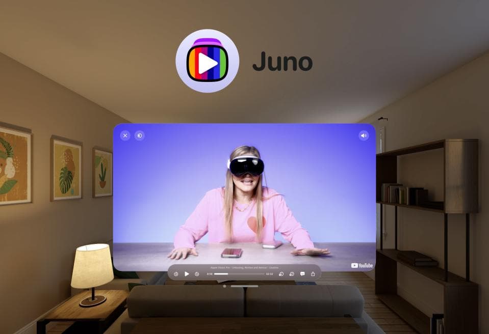 Προωθητική εικόνα για την εφαρμογή Juno (YouTube) για το Apple Vision Pro.  Μια αιωρούμενη οθόνη δείχνει ένα βίντεο στο YouTube ενός ατόμου που φορά τα ακουστικά.  Ένα σαλόνι είναι ορατό πίσω από την πλωτή οθόνη.