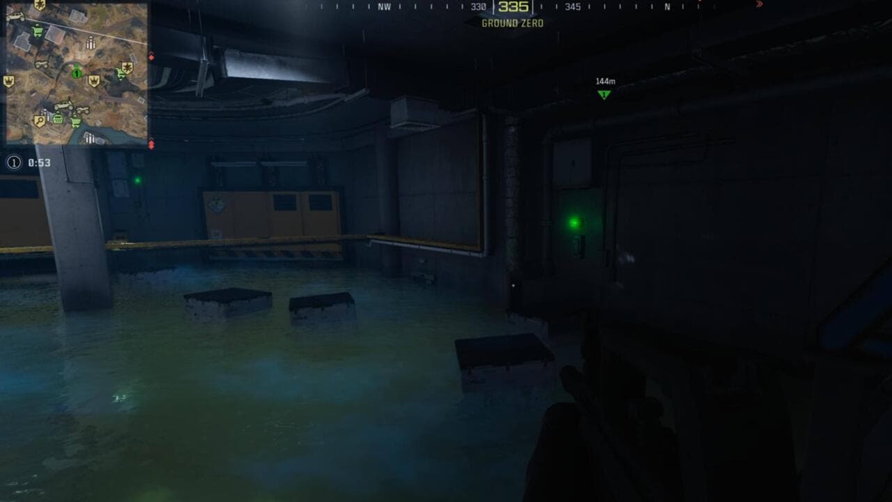 Πλημμυρισμένο δωμάτιο με πράσινο φως και ηλεκτρικό κλειστό