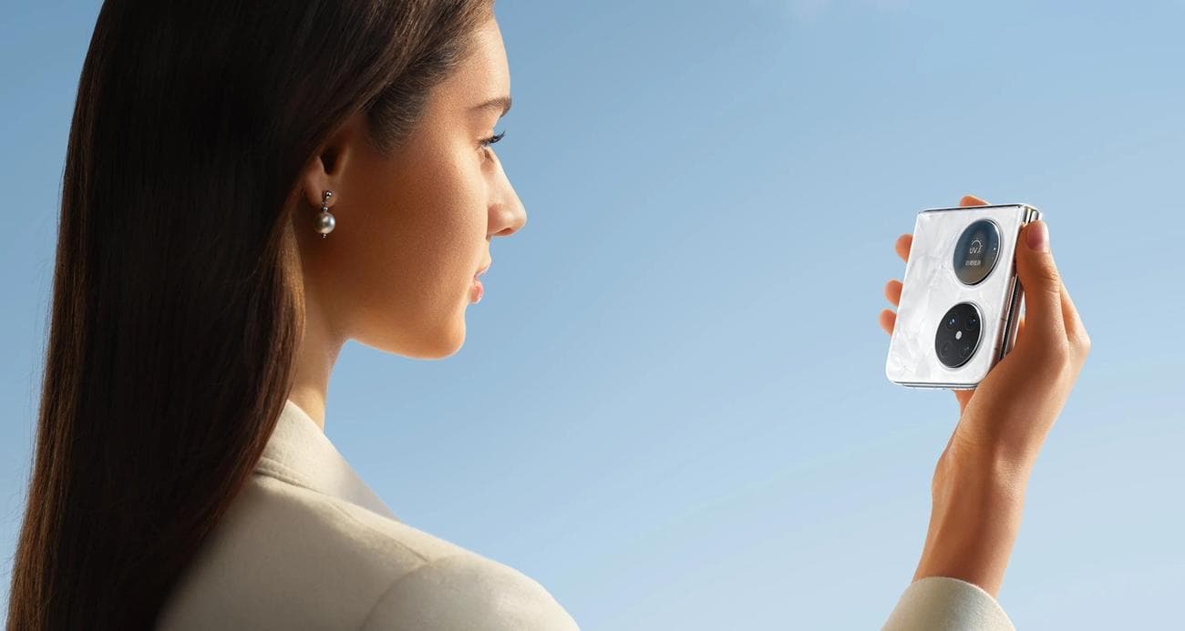 Το Huawei Pocket 2 δείχνει την ένταση της υπεριώδους ακτινοβολίας στην οθόνη του εξωφύλλου (Image Credit–Huawei) - Το Huawei Pocket 2 είναι επίσημο: Ένα αναδιπλούμενο τηλέφωνο με τετραπλή κάμερα με δορυφορική ισχύ που ανταγωνίζεται το Galaxy Z Flip 5