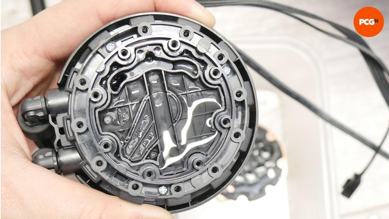 Πώς να αλλάξετε το ψυκτικό υγρό AIO: Ελέγξτε τη στάθμη ψυκτικού