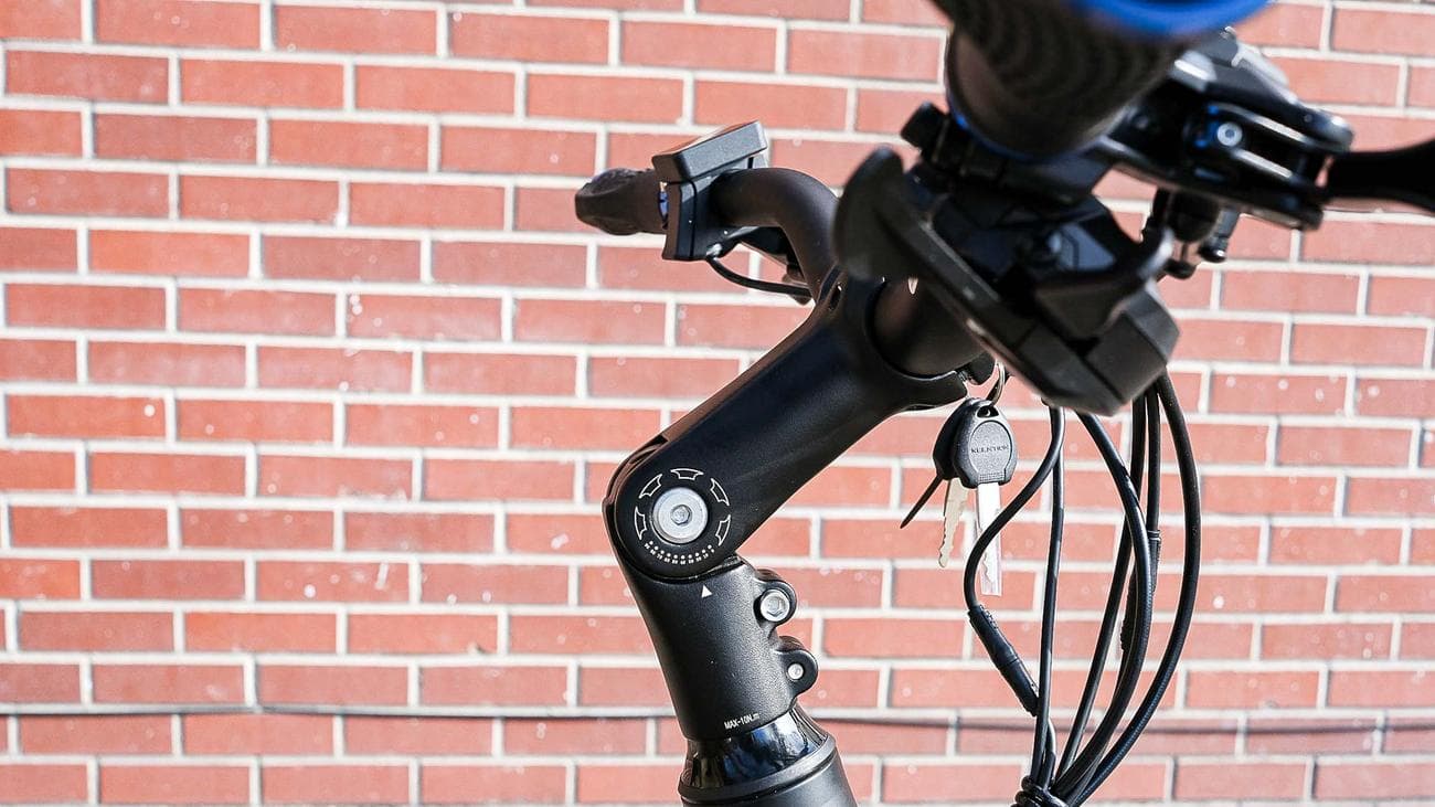 Το Propella 9S Pro V2 παρκαρισμένο έξω