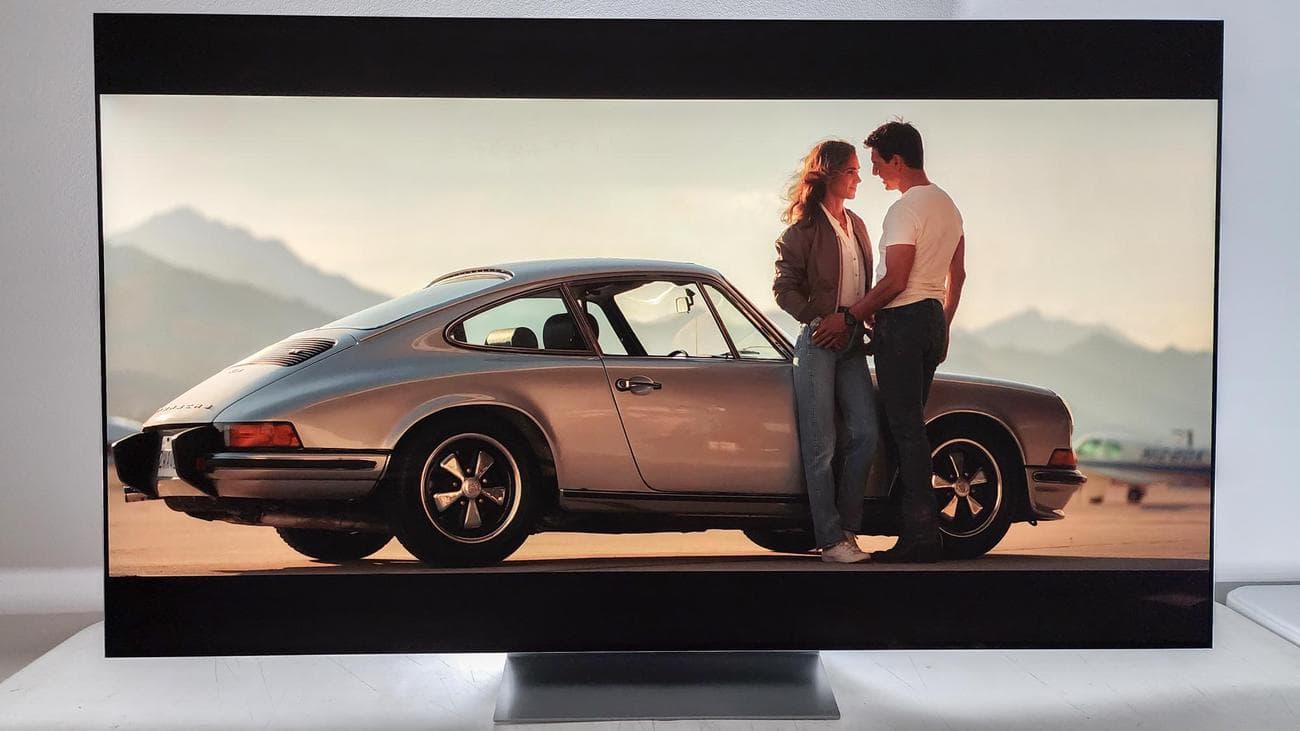 Τηλεόραση LG G3 OLED που εμφανίζεται σε τραπέζι