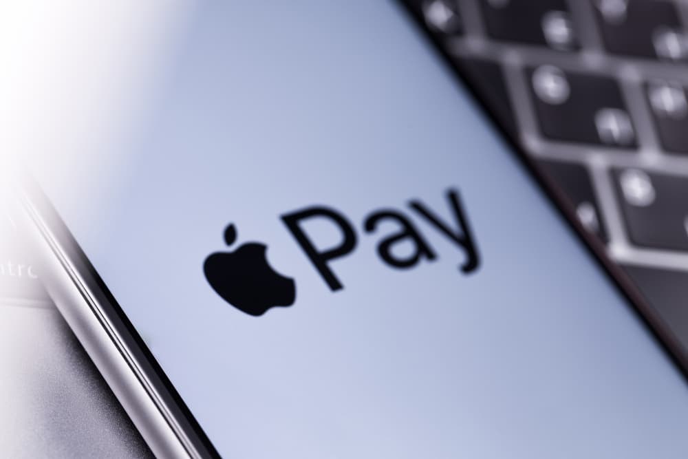 Εικόνα του λογότυπου Apple Pay σε ένα iPhone
