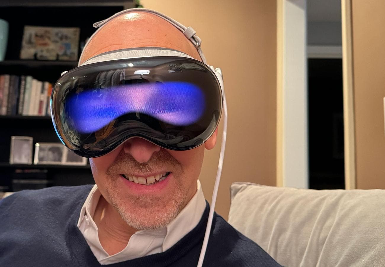 Vision Pro EyeSight in action