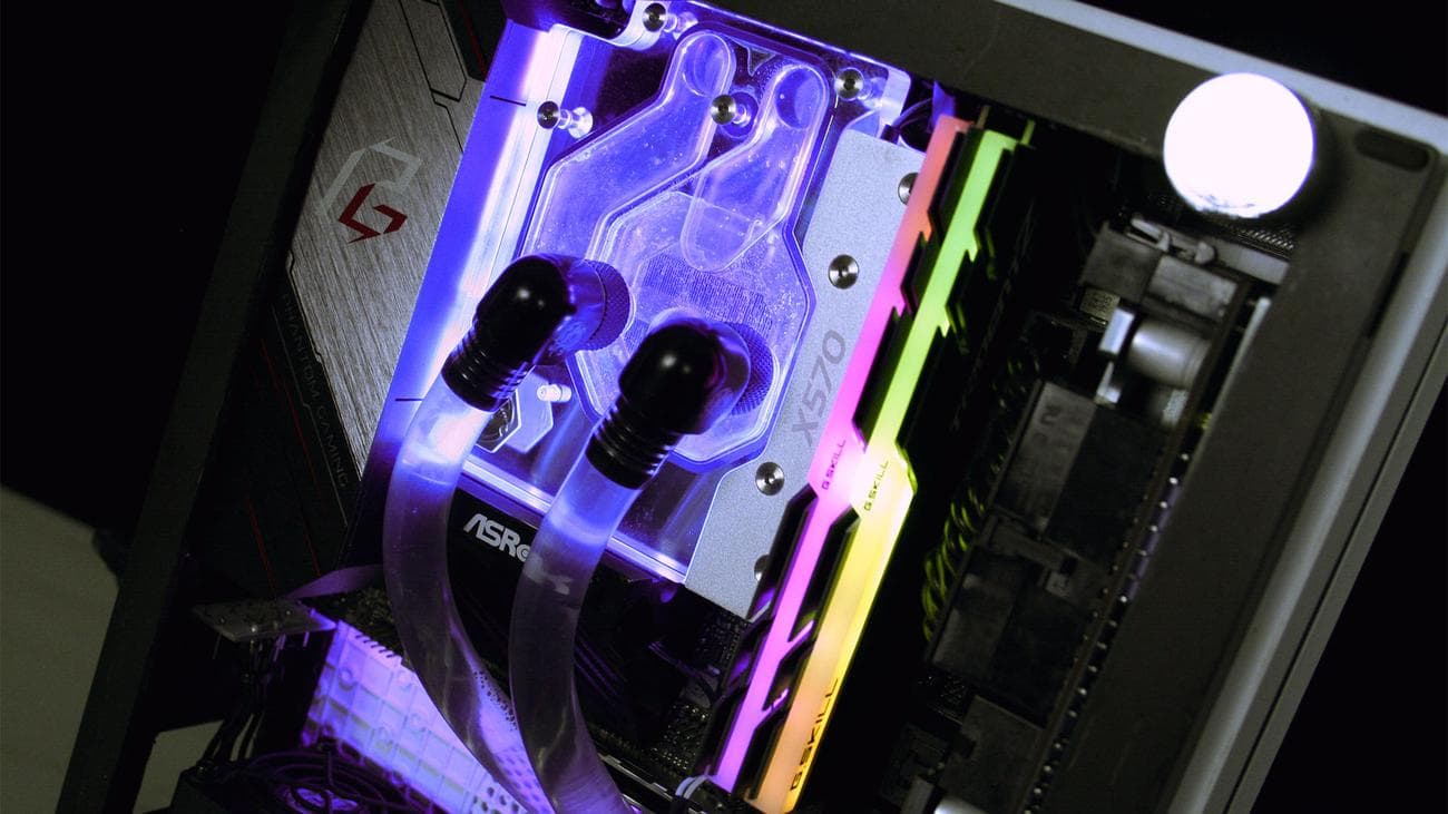 Η υδρόψυξη στο εσωτερικό του Xbox One S PC