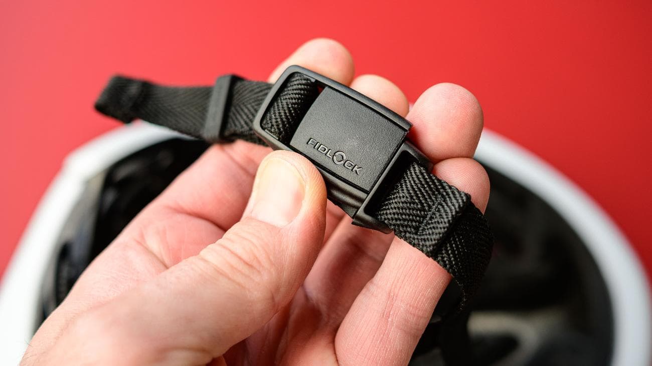 Κράνος ποδηλάτου Abus GameChanger 2.0 με MIPS σε λευκό.