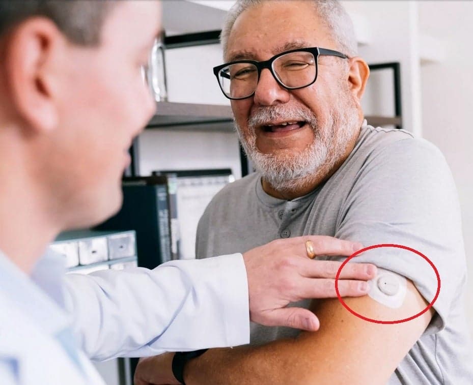 Το Dexcom Stelo Glucose Biosensor System χρησιμοποιεί έναν αισθητήρα και ένα smartphone για την παρακολούθηση της μέτρησης της γλυκόζης στο αίμα του χρήστη κάθε 15 λεπτά - η FDA εγκρίνει σύστημα που παρακολουθεί ασύρματα τη γλυκόζη στο αίμα σας 24/7 μέσω smartphone