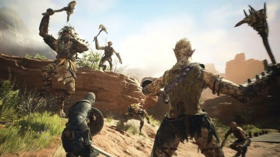 Μια ομάδα από ψηλούς εχθρούς καλικάντζαρους DD2, Knockers, κρατούν μακριά όπλα.