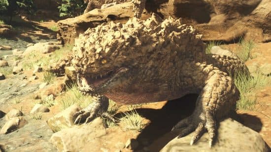 Ένας φρύνος, σαύρα σαν το τέρας DD2, το Rattler, μοιάζει με βράχο χάρη στην οδοντωτή πλάτη του.