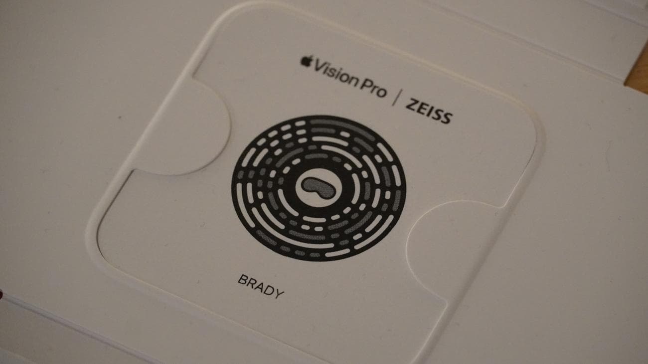 Ο κωδικός σύζευξης για οπτικά ένθετα στο Apple Vision Pro.