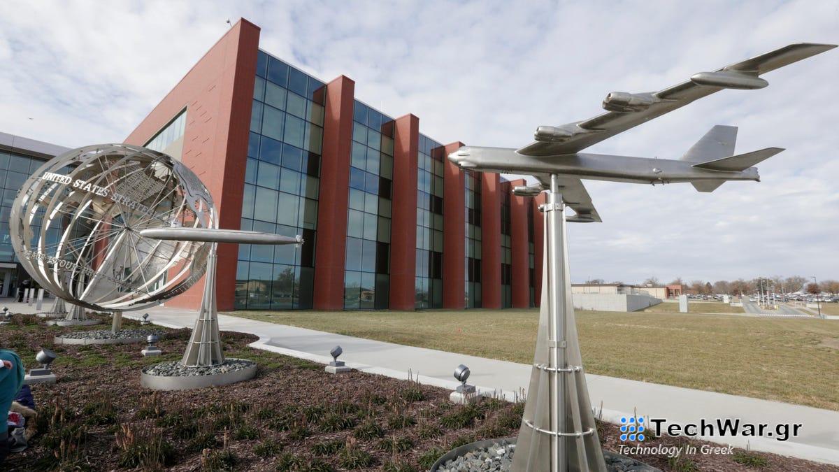 Υπάλληλος της Πολεμικής Αεροπορίας χρεώνεται να μοιράζεται εξαιρετικά διαβαθμισμένες πληροφορίες στην εφαρμογή γνωριμιών
