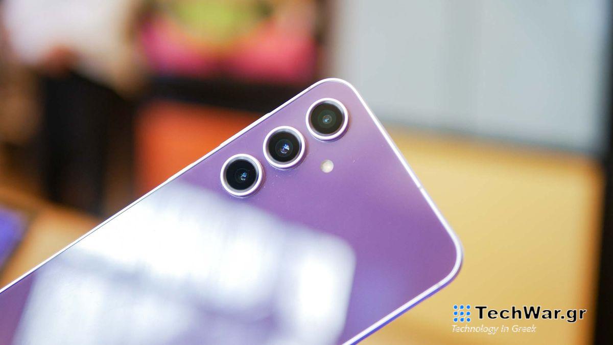 Person using Samsung Galaxy S23 FE.